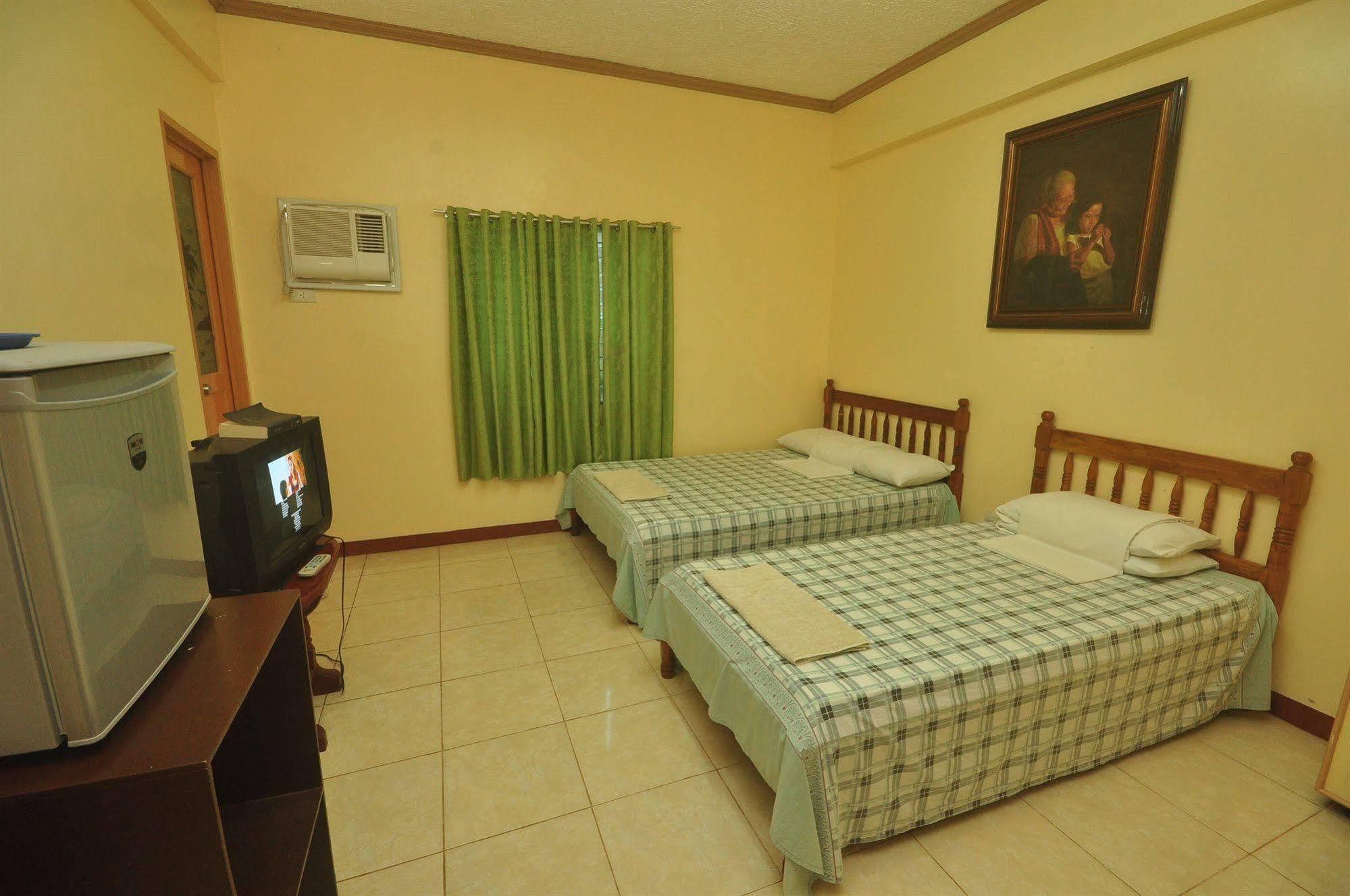 Lola Itang Pension House Tiniguiban Exterior foto