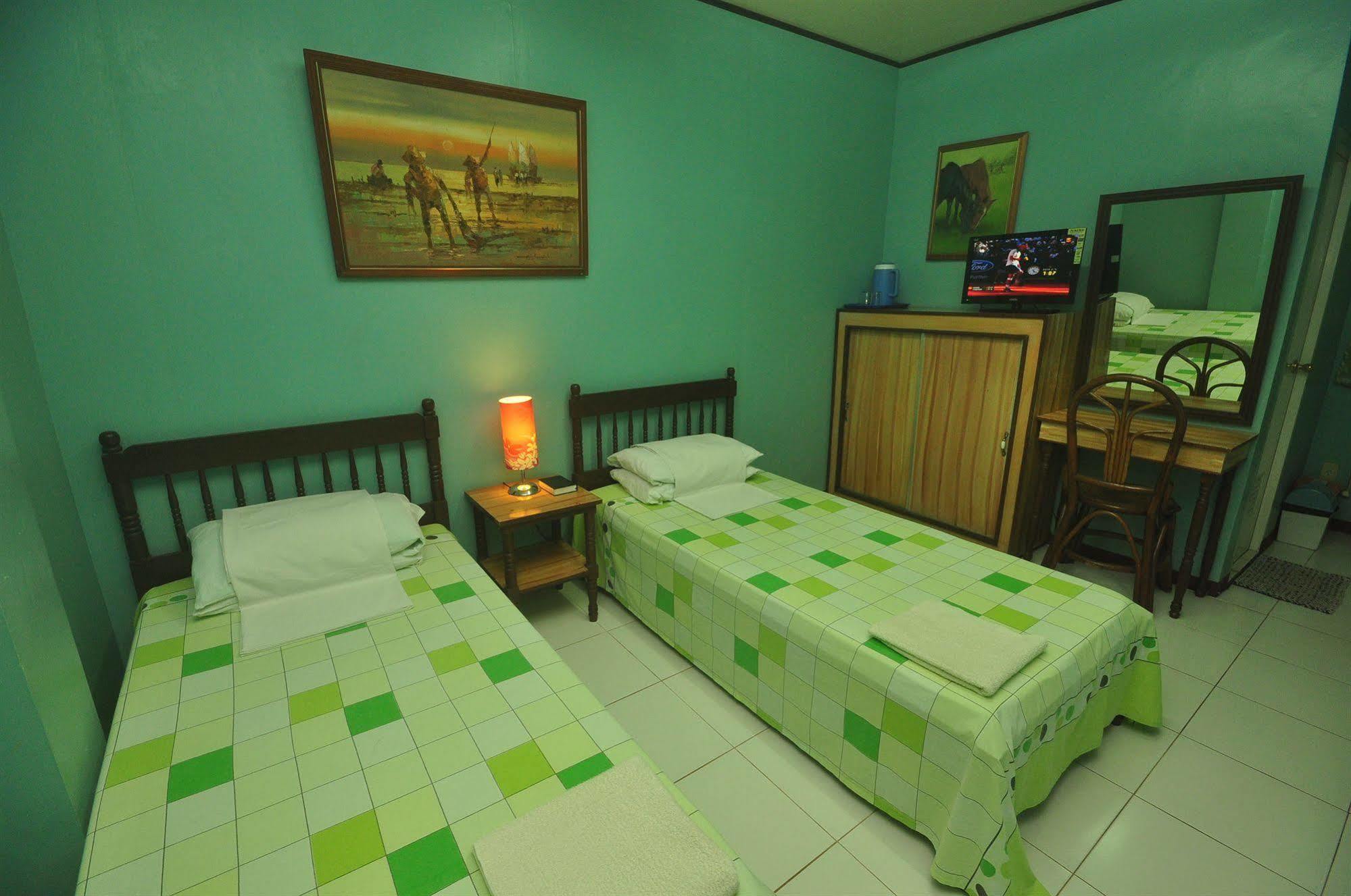 Lola Itang Pension House Tiniguiban Exterior foto