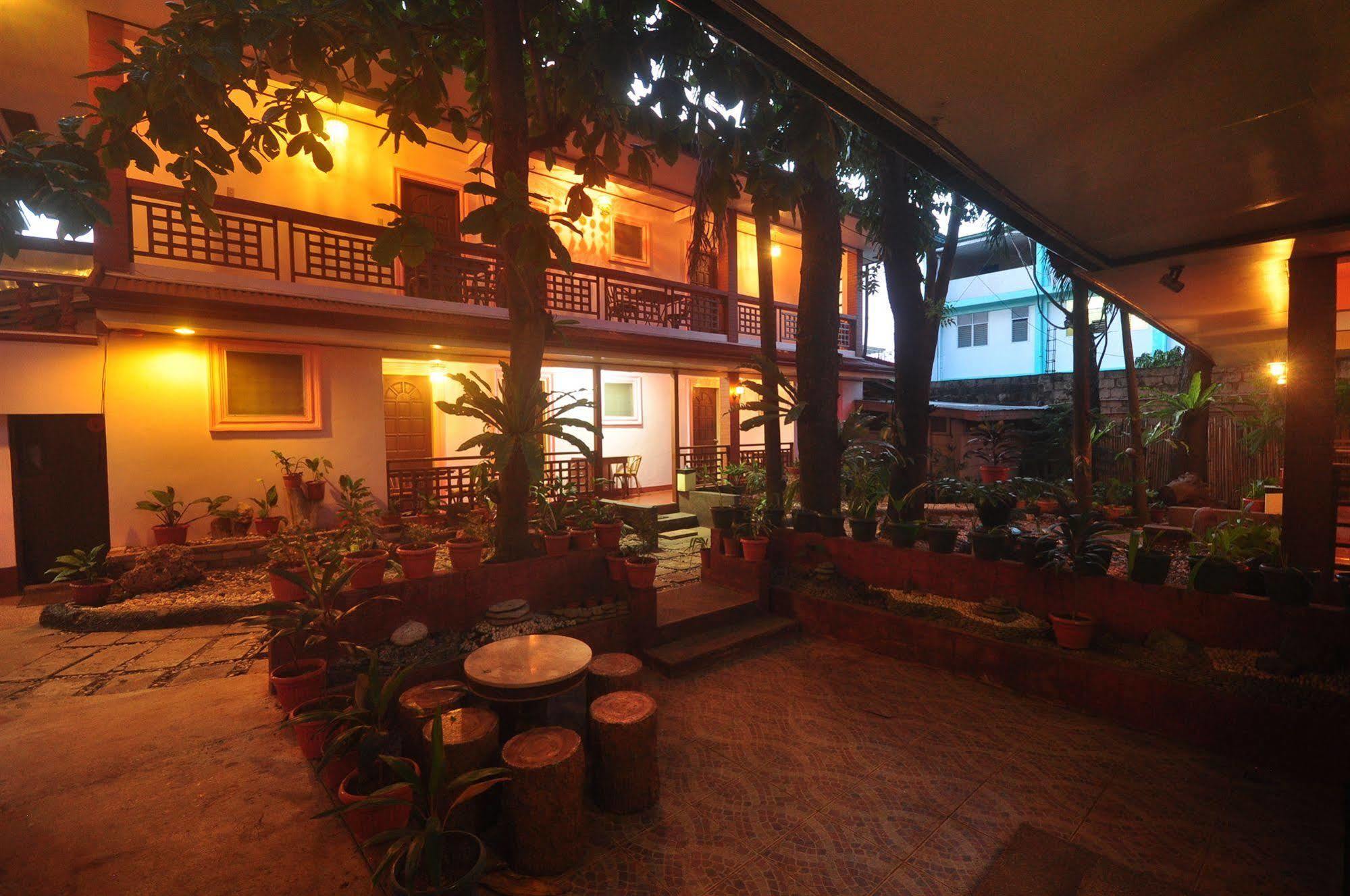 Lola Itang Pension House Tiniguiban Exterior foto